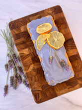 Cargar imagen en el visor de la galería, Panqué de limón y lavanda
