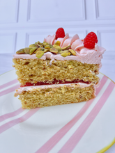 Cargar imagen en el visor de la galería, Pastel de Pistache con betún de Frambuesa
