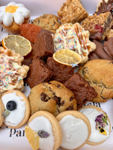 Cargar imagen en el visor de la galería, Charola de Postres variados de Temporada
