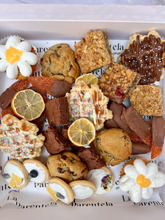 Cargar imagen en el visor de la galería, Charola de Postres variados de Temporada
