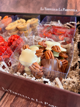 Cargar imagen en el visor de la galería, La Caja de la Cascarita - Snacks Clásicos
