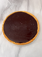 Cargar imagen en el visor de la galería, Tarta de Caramelo y Sal
